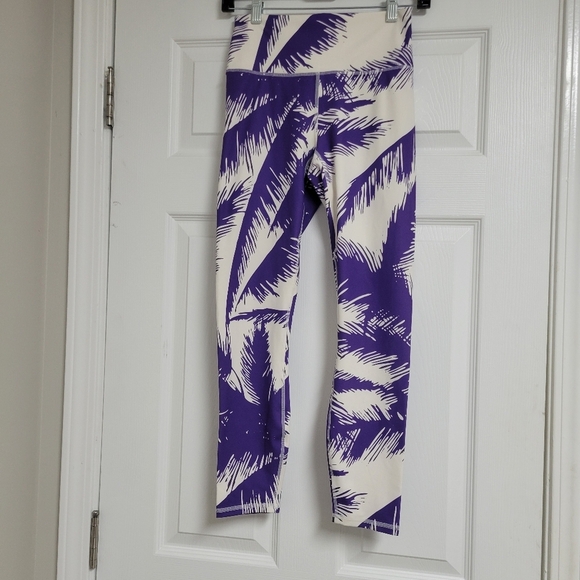 Flabletics NWT
Pure-luxe Oasis High-Waisted Leggins Tropical Palm. - Picture 6 of 13